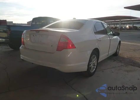 2012 Ford Fusion S z USA, uszkodzony, nr VIN 3FAHP0GA9CR377921